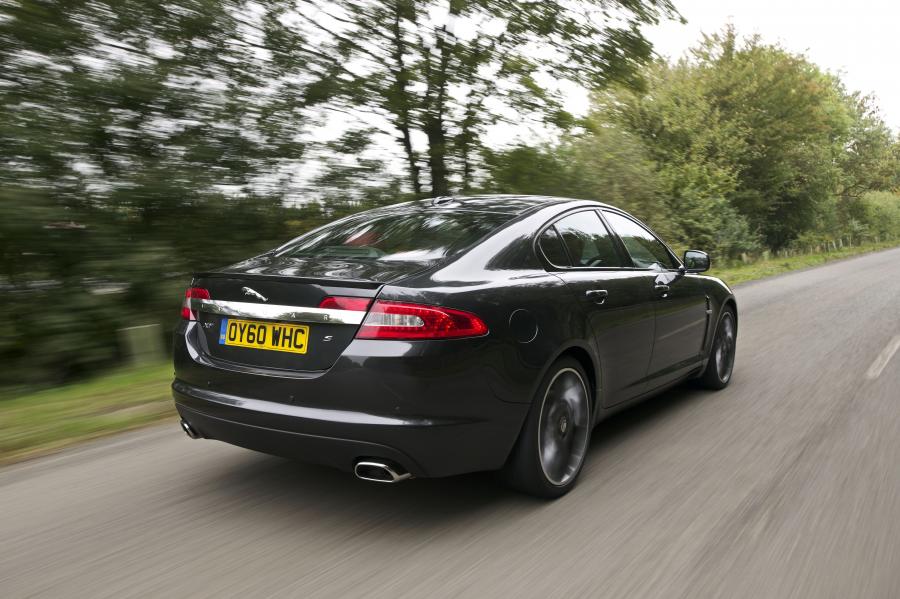  Jaguar XF BlackPack 2010 года  (UK) (фото 9 из 17)